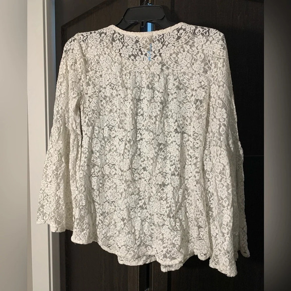 Mossimo White Lace Top with bell sleeves - Picture 4 of 4